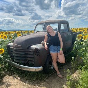 Meet your Posher, Madison